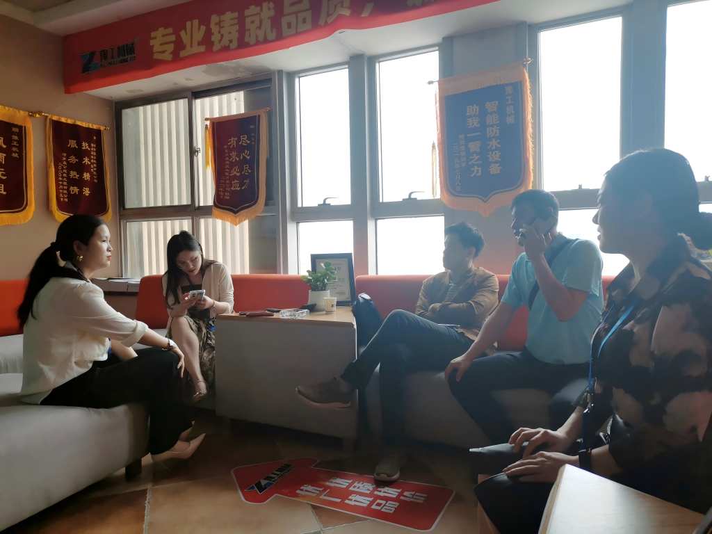 Discussing Cooperation With Visiting Clients