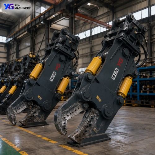 Double Cylinder Hydraulic Metal Shears Displayed in a Machinery Factory