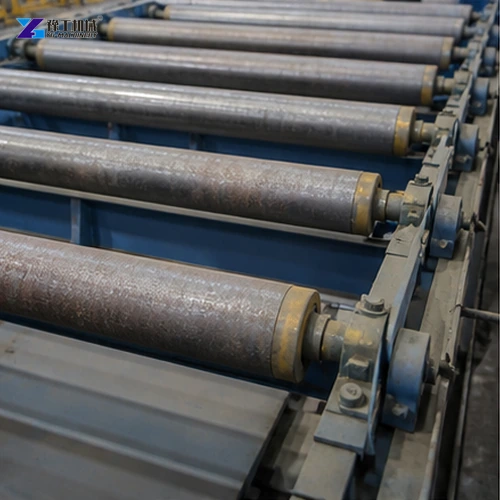 Heavy roller conveyor supporting steel plate feed