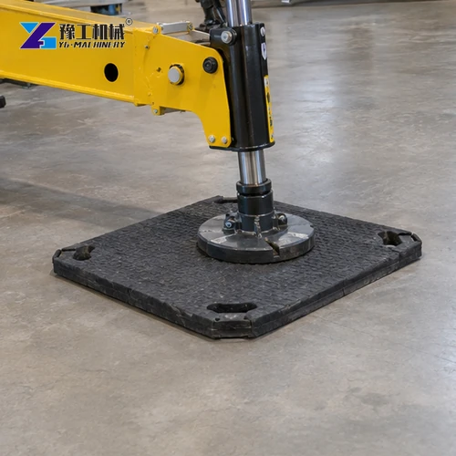 Spider crane outrigger foot supported on a protective mat