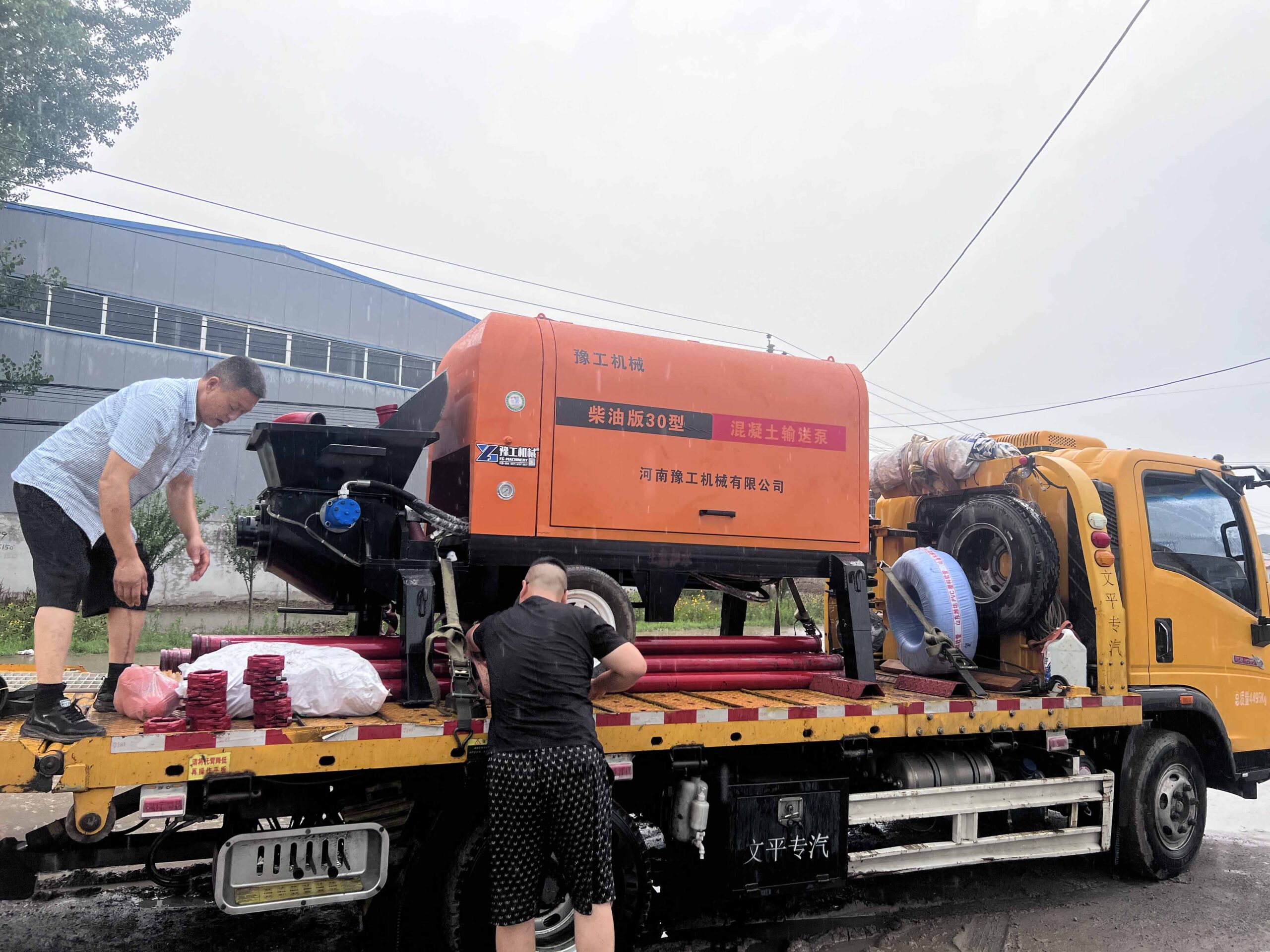 YG-30 diesel concrete pump positioned on a transport truck bed
