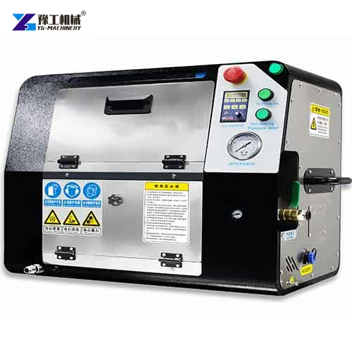 Dry ice cleaning unit with pressure gauge and operator controls